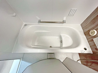 バスルームリフォーム 快適に使えるバスルーム・トイレ＆防犯性を高めた勝手口ドア